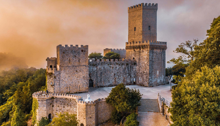 Christmas in Erice: Tradition, Nativity Scenes, and Markets