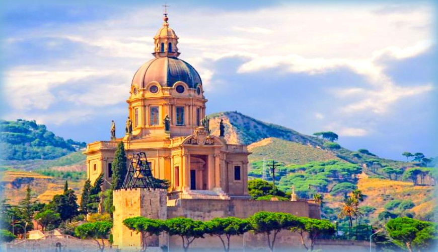 Messina, an embrace of sea and light