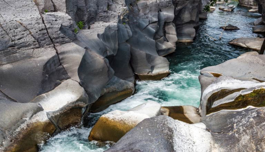 Gole dell’Alcantara: il canyon di lava più spettacolare della Sicilia