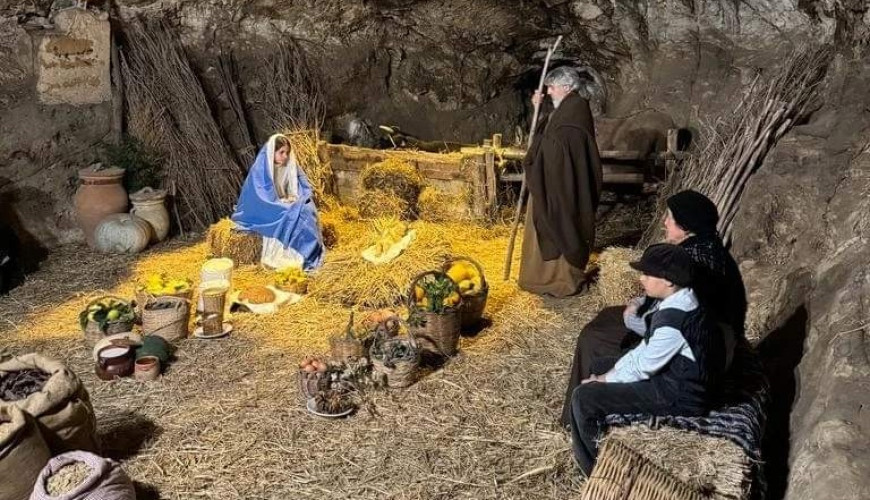 Natale nei centri storici: tra presepi, mercatini e sapori della tradizione