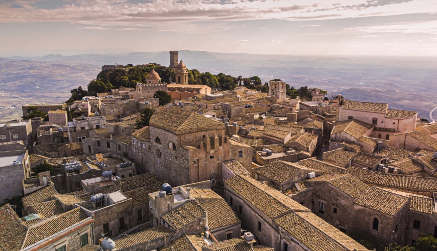 Christmas in Erice: Tradition, Nativity Scenes, and Markets