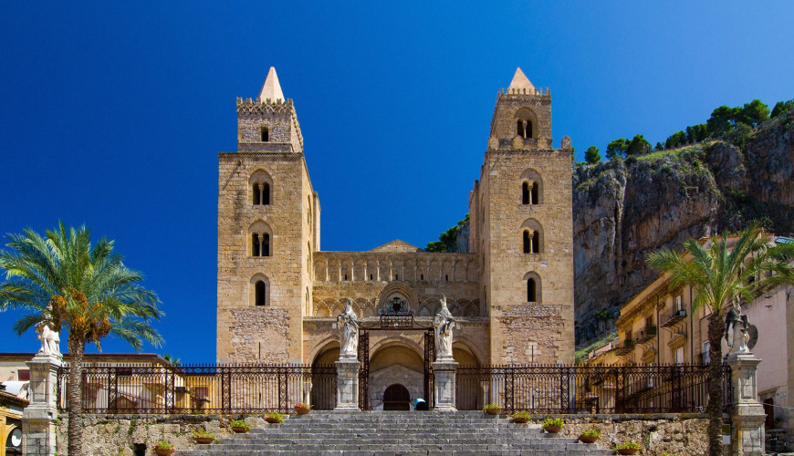 Cefalù: tysiącletnia historia między morzem a skałą