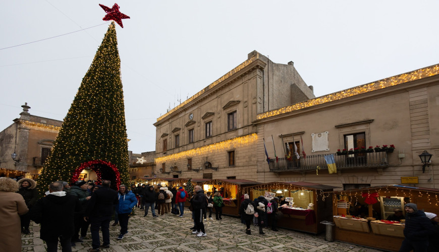 Christmas in Erice: Tradition, Nativity Scenes, and Markets