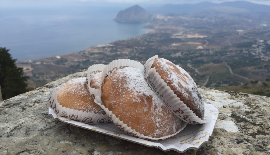 Christmas in Erice: Tradition, Nativity Scenes, and Markets