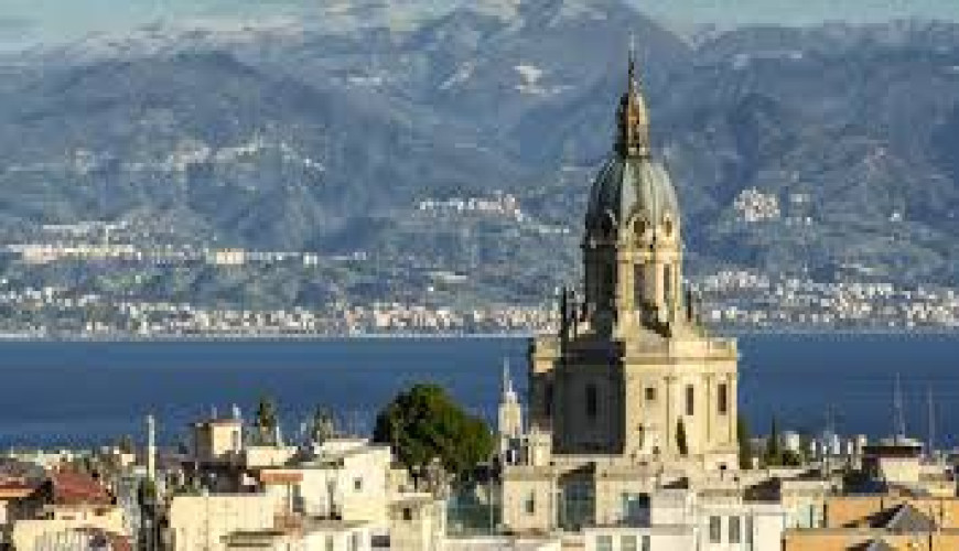 Messina, an embrace of sea and light