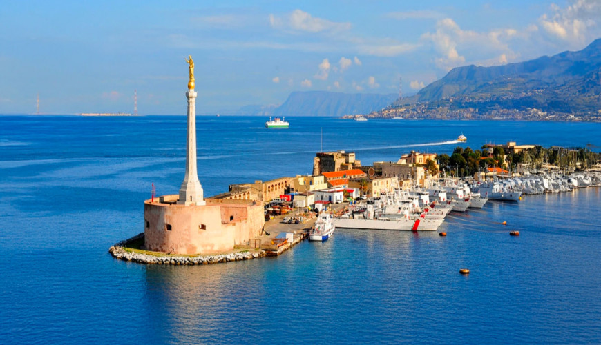 Messina, an embrace of sea and light