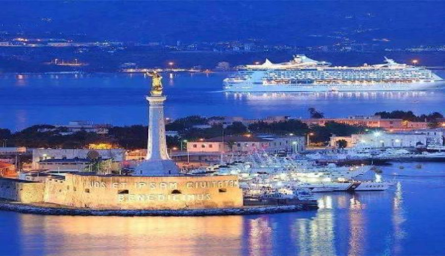 Messina, an embrace of sea and light