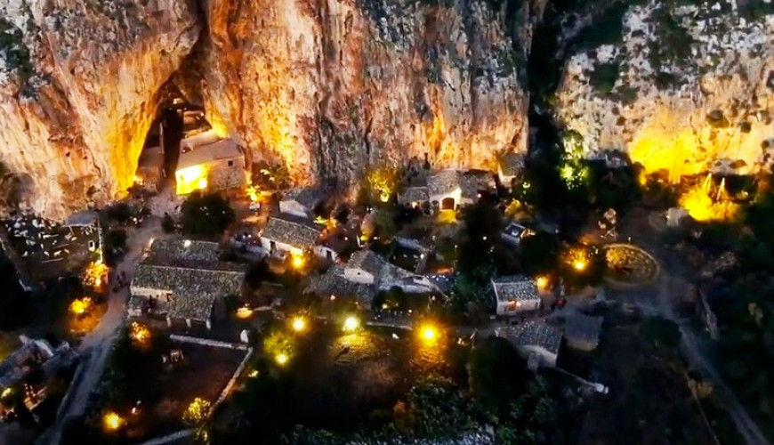 Natale nei centri storici: tra presepi, mercatini e sapori della tradizione