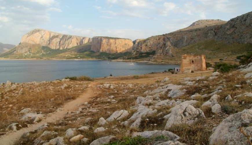 Custonaci un tesoro di borgo - Custonaci... Benvenuti in un viaggio unico tra natura, arte, storia, devozione e enogastronomia.